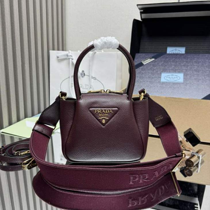 Picture of Prada Handbags _SKUfw219657671fw